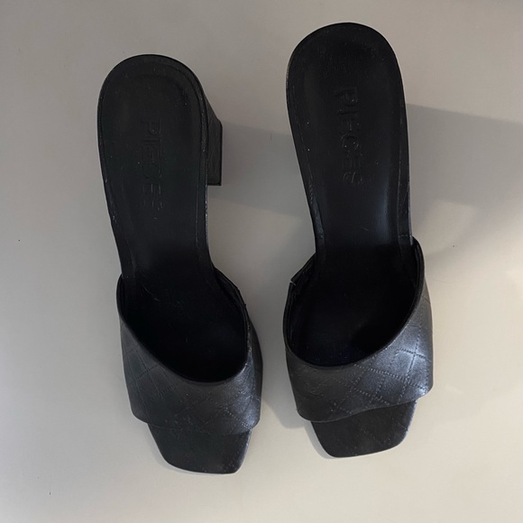 Pieces Louisa Quilted Square-Toe Heeled Sandals - Picture 4 of 5